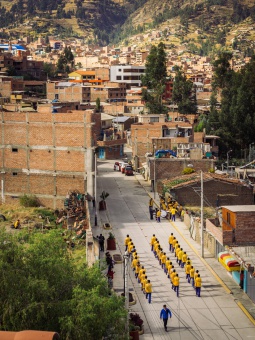 Défilé dans les rues de Huaraz