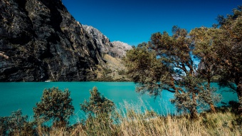 Lagune en montagne bleu turquoise