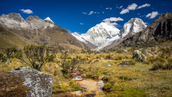 Ruisseau et montagne